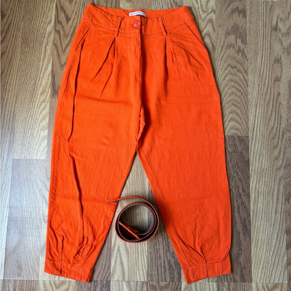 Women capri pants with belt